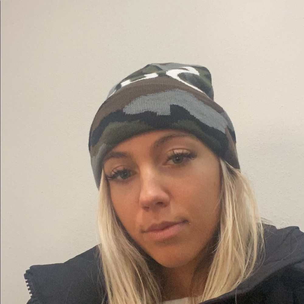 Supreme Big Logo Hat